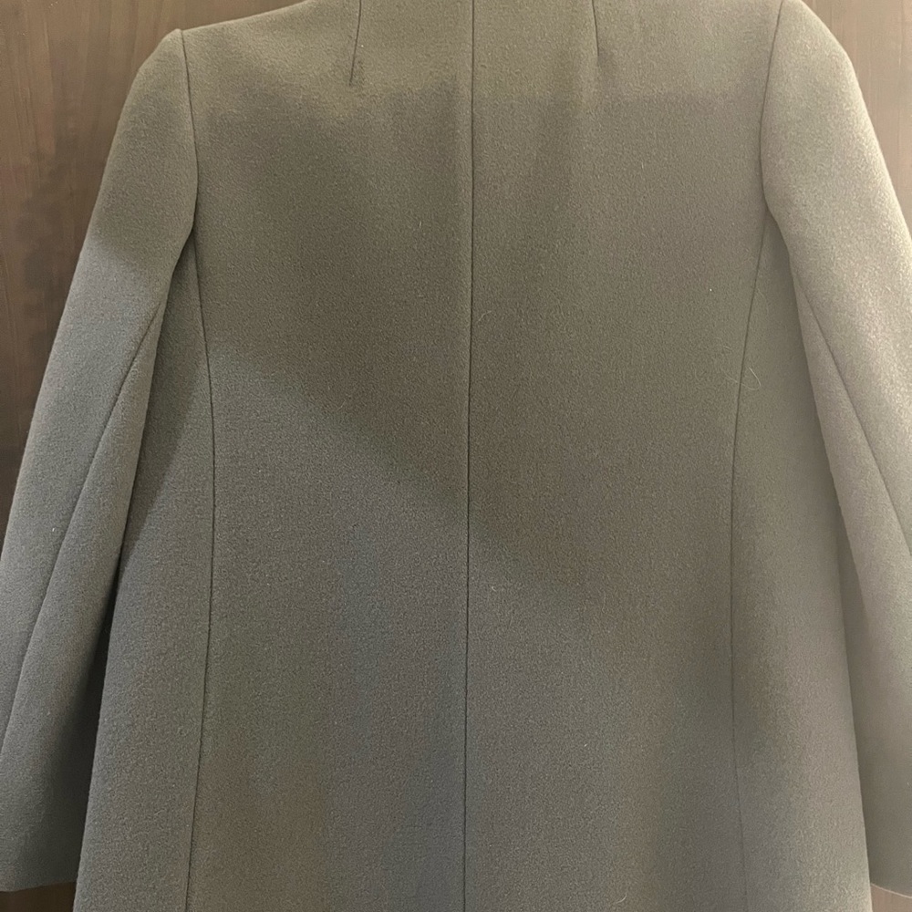 Gray 💯% polyester coat. - Picture 2 of 4